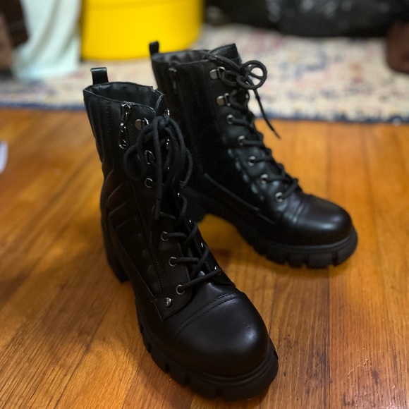 GBG Los Angeles Shoes - Gbg Los Angeles Arisa Lace Up Lug Sole Zipper Combat Black Quilted Boots Sz. 8.5